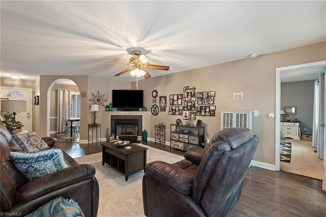 1830 Camden Forest Drive, Winston-salem, NC 27127