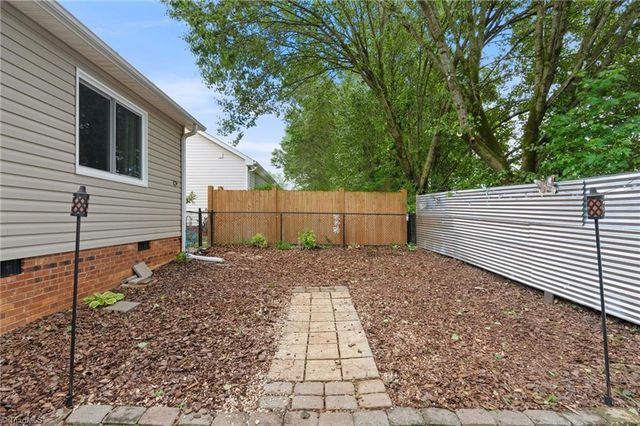 1830 Camden Forest Drive, Winston-salem, NC 27127
