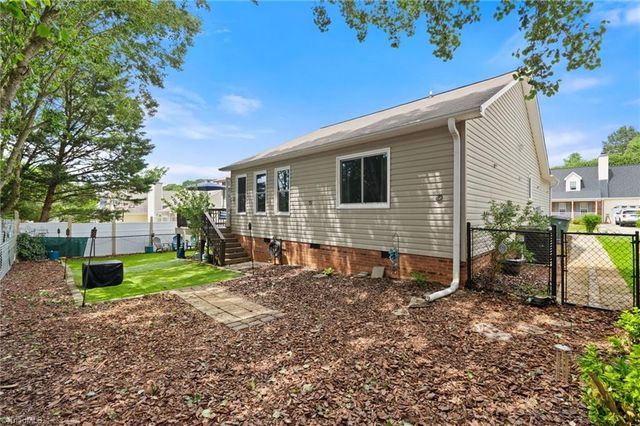 1830 Camden Forest Drive, Winston-salem, NC 27127