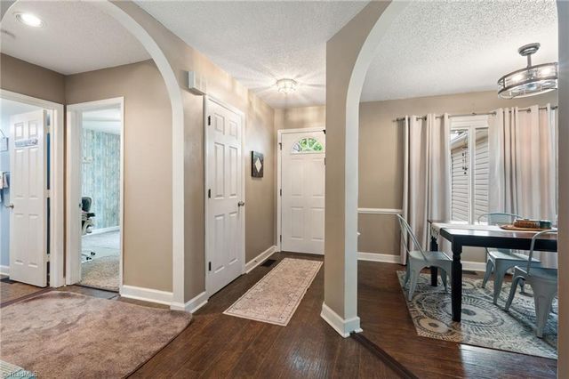 1830 Camden Forest Drive, Winston-salem, NC 27127