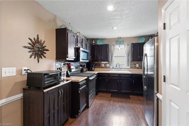 1830 Camden Forest Drive, Winston-salem, NC 27127