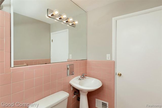 347 N Eton Street 18, Birmingham, MI 48009