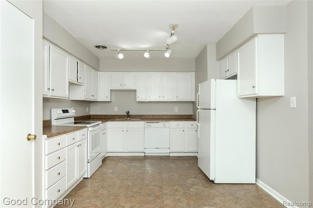 347 N Eton Street 18, Birmingham, MI 48009