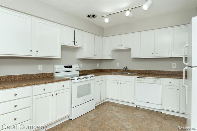 347 N Eton Street 18, Birmingham, MI 48009