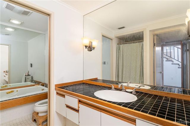 1002 S Border Avenue, Weslaco, TX 78596