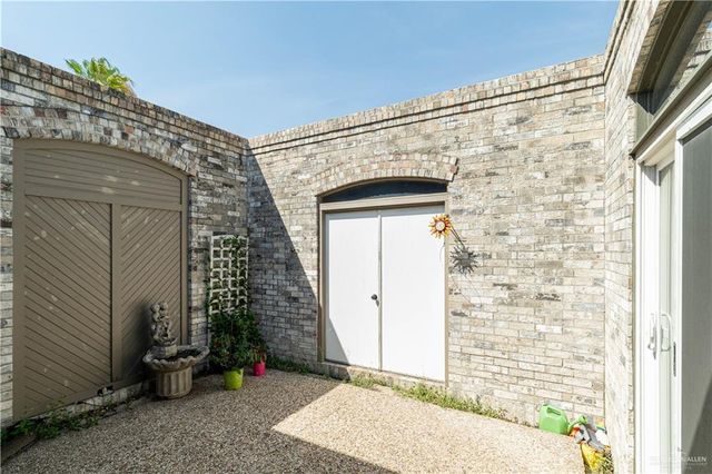 1002 S Border Avenue, Weslaco, TX 78596