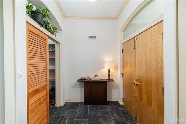 1002 S Border Avenue, Weslaco, TX 78596