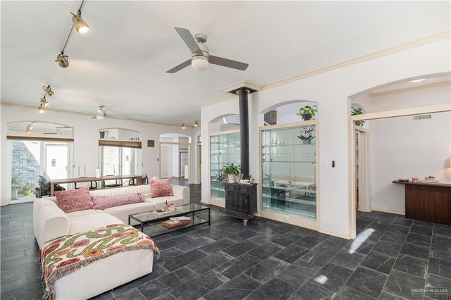 1002 S Border Avenue, Weslaco, TX 78596