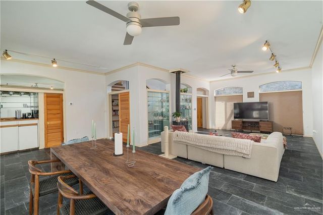 1002 S Border Avenue, Weslaco, TX 78596