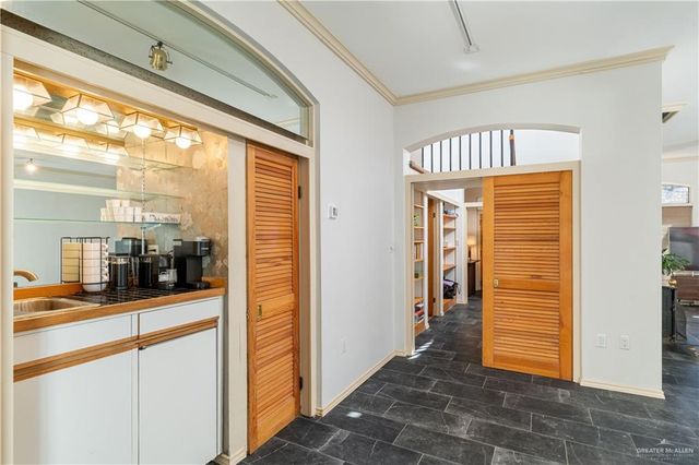 1002 S Border Avenue, Weslaco, TX 78596