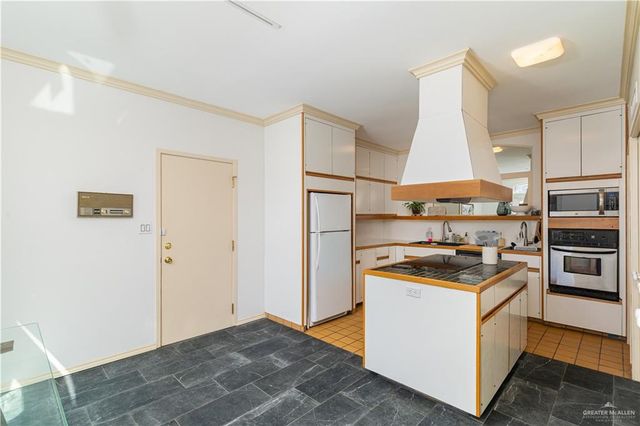 1002 S Border Avenue, Weslaco, TX 78596