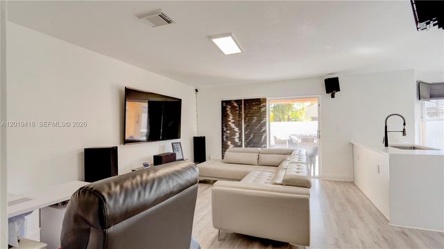 19141 NW 12th St, Pembroke Pines, FL 33029