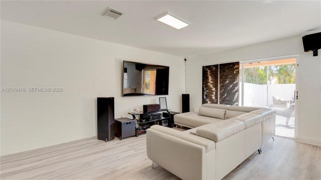 19141 NW 12th St, Pembroke Pines, FL 33029