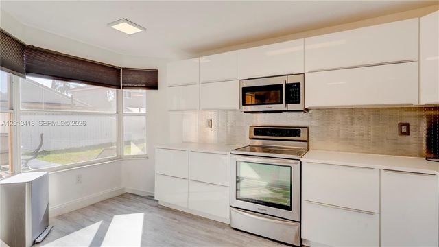 19141 NW 12th St, Pembroke Pines, FL 33029