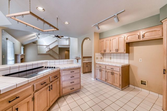 1453 E Decatur Avenue, Fresno, CA 93720