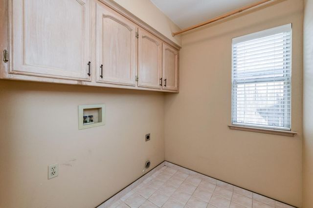 1453 E Decatur Avenue, Fresno, CA 93720