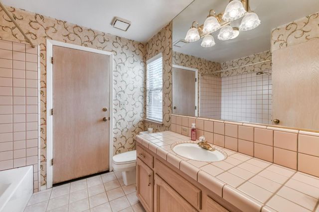 1453 E Decatur Avenue, Fresno, CA 93720