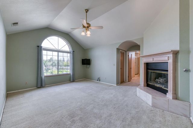 1453 E Decatur Avenue, Fresno, CA 93720