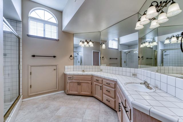 1453 E Decatur Avenue, Fresno, CA 93720