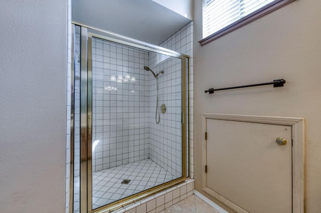 1453 E Decatur Avenue, Fresno, CA 93720