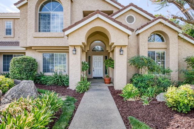 1453 E Decatur Avenue, Fresno, CA 93720