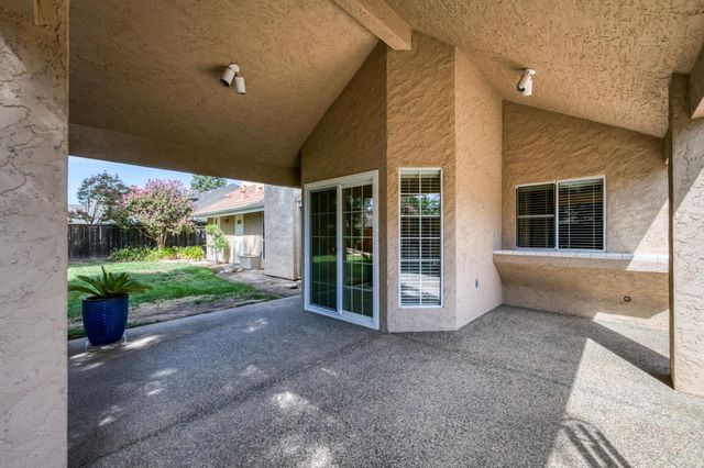 1453 E Decatur Avenue, Fresno, CA 93720