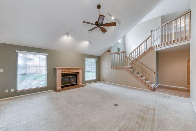 1453 E Decatur Avenue, Fresno, CA 93720