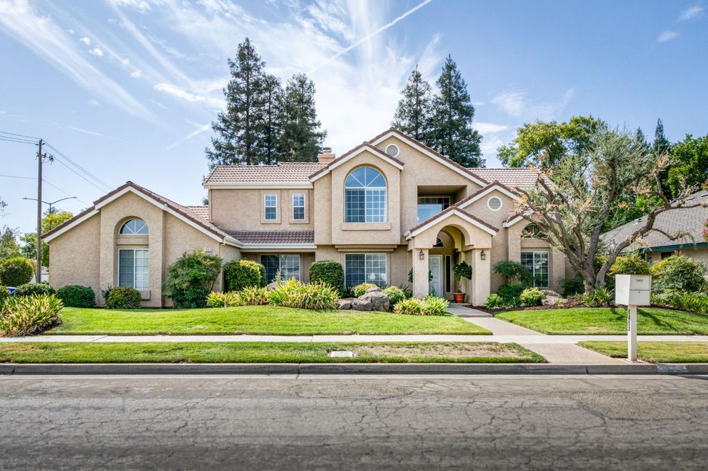 1453 E Decatur Avenue, Fresno, CA 93720