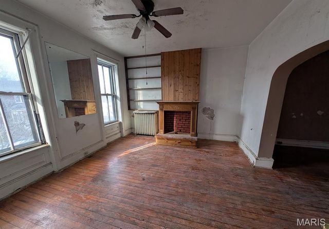 2121 Chippewa Street, St Louis, MO 63118