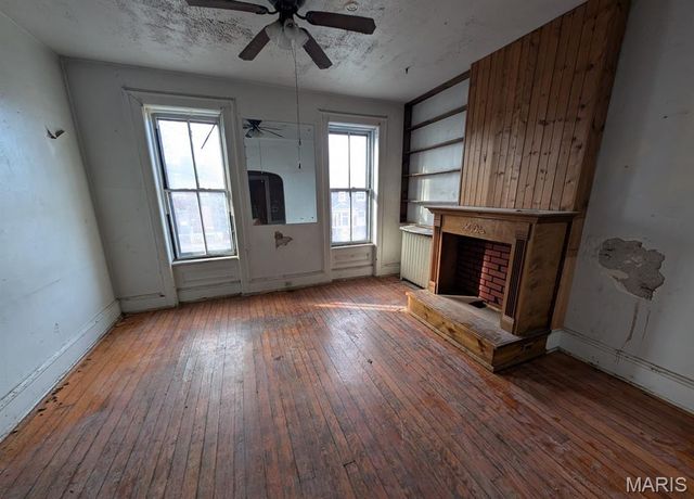 2121 Chippewa Street, St Louis, MO 63118