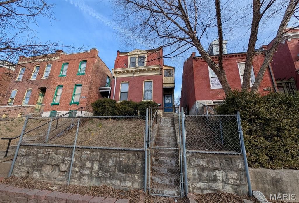 2121 Chippewa Street, St Louis, MO 63118