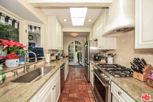 1367 N BEVERLY Drive, Beverly Hills, CA 90210