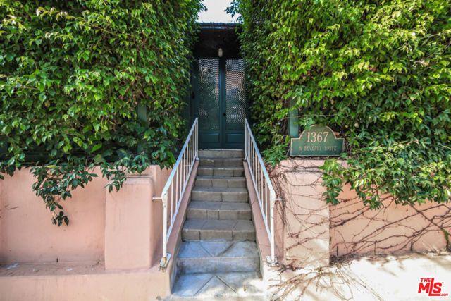 1367 N BEVERLY Drive, Beverly Hills, CA 90210