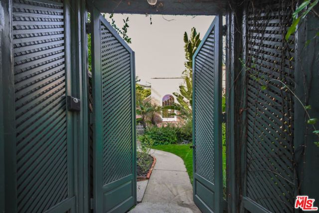 1367 N BEVERLY Drive, Beverly Hills, CA 90210