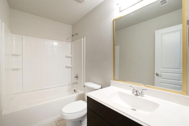 2012 Shawnee Trail, Heartland, TX 75126