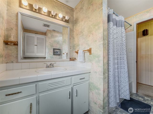 633 E 84th Street, Tacoma, WA 98445