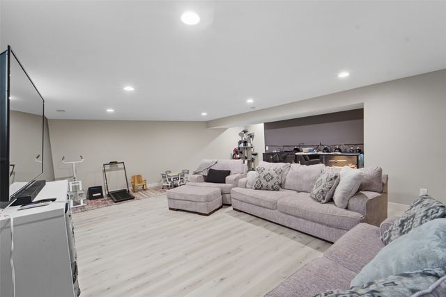 2817 21st Street SW, Altoona, IA 50009