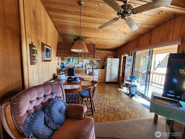 222 Towhee Lane, Brinnon, WA 98320