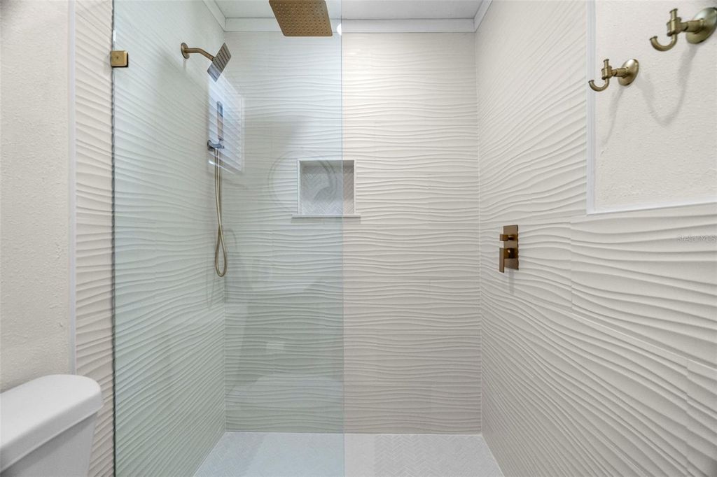 Image 19 of property listing at 4414 W OKLAHOMA AVENUE, Tampa, FL 33616