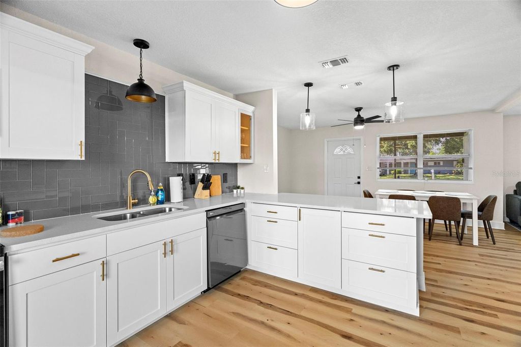 Image 6 of property listing at 4414 W OKLAHOMA AVENUE, Tampa, FL 33616