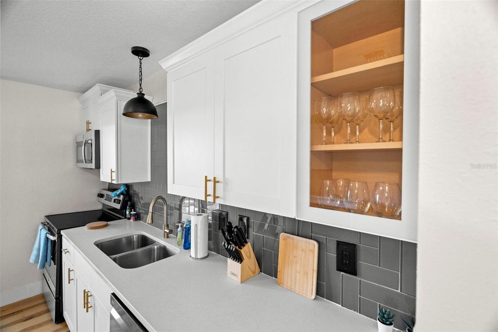 Image 7 of property listing at 4414 W OKLAHOMA AVENUE, Tampa, FL 33616