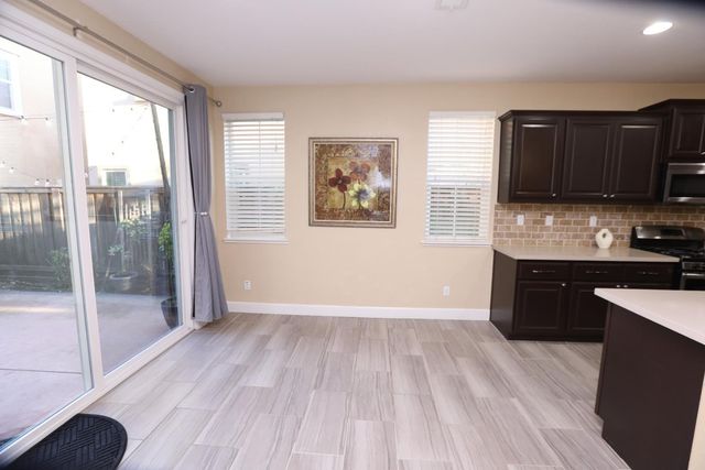 909 Blossom Rock Ln, Folsom, CA 95630