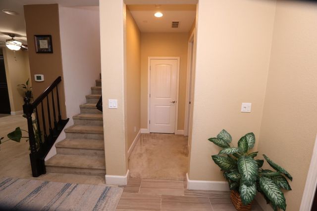 909 Blossom Rock Ln, Folsom, CA 95630