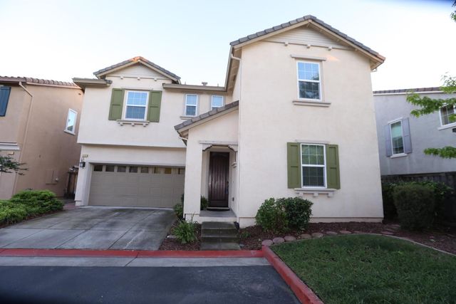 909 Blossom Rock Ln, Folsom, CA 95630