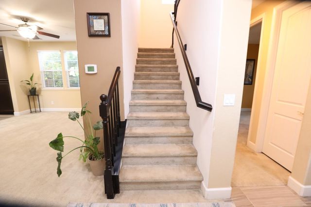 909 Blossom Rock Ln, Folsom, CA 95630