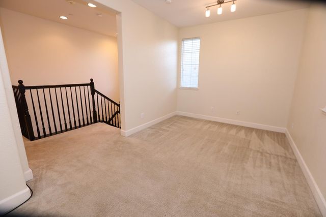 909 Blossom Rock Ln, Folsom, CA 95630