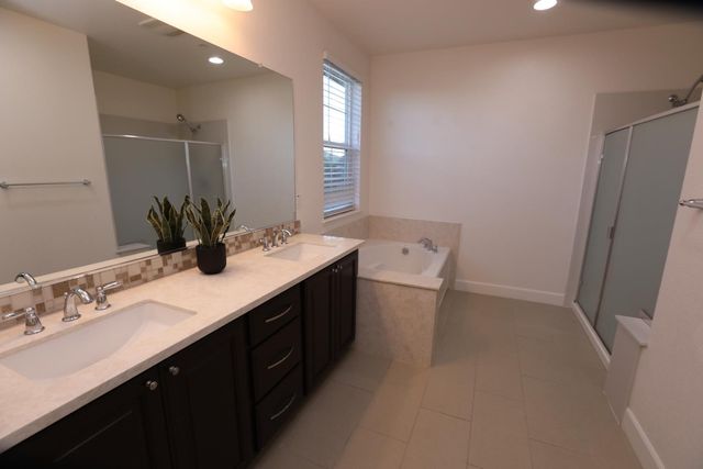 909 Blossom Rock Ln, Folsom, CA 95630