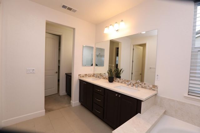 909 Blossom Rock Ln, Folsom, CA 95630