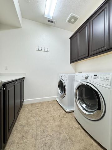 909 Blossom Rock Ln, Folsom, CA 95630