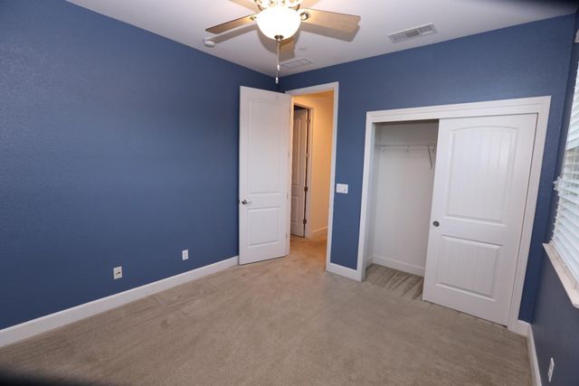 909 Blossom Rock Ln, Folsom, CA 95630